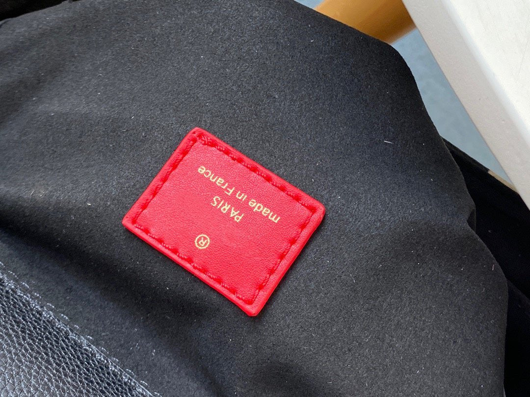 CRAFTY POCHETTE METIS 25 BLACK GRAINED COWHIDE