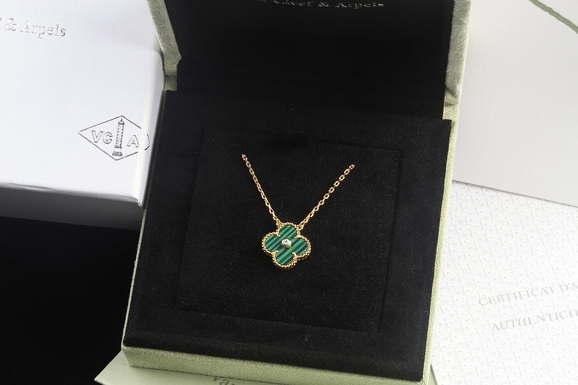 CLOVER PEDANT MALACHITE GOLD NECKLACE