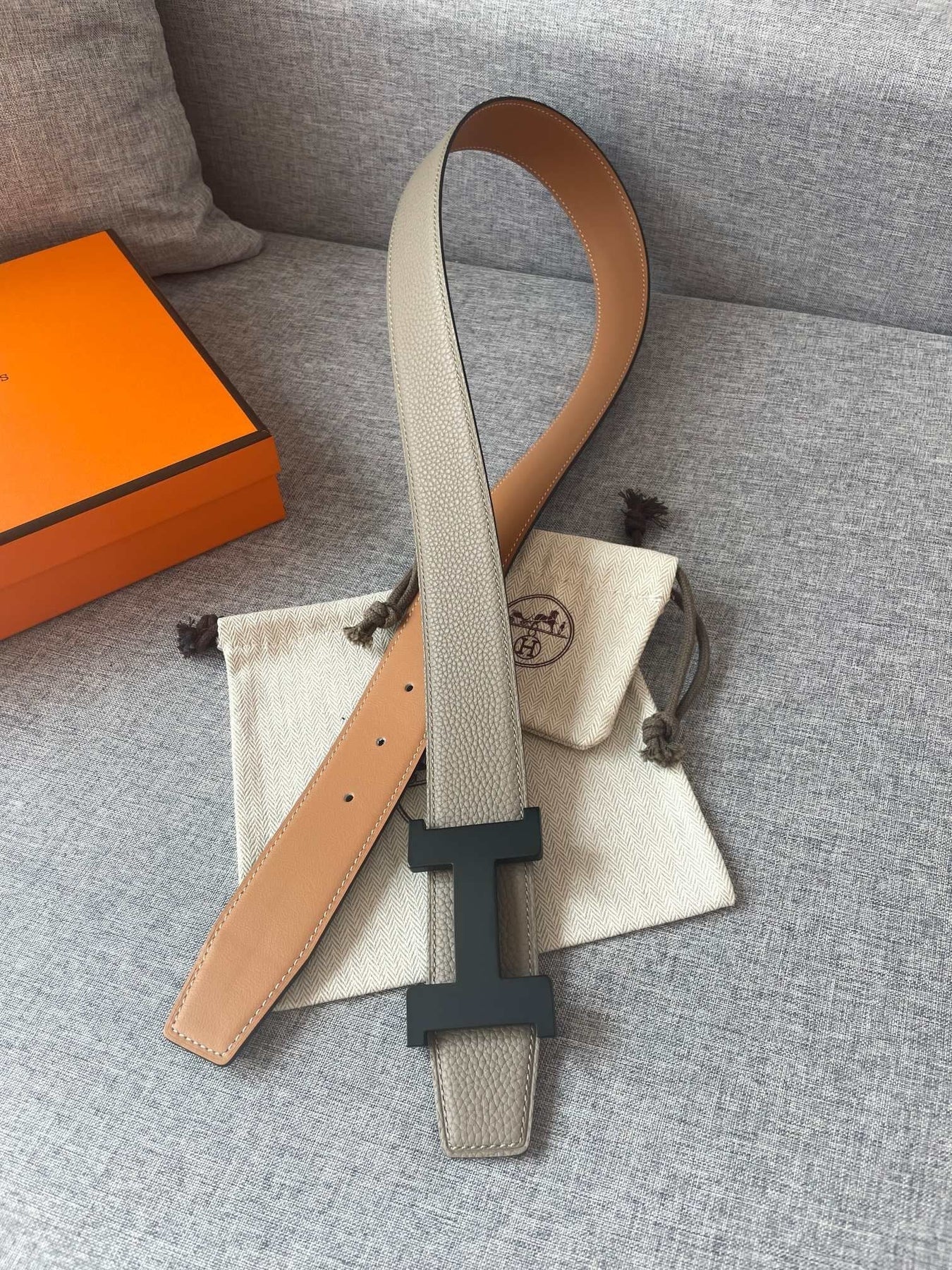 H CONSTANCE REVERSIBLE BELT 38MM BLACK BUCKLE GOLD TIN GREY LEATHER