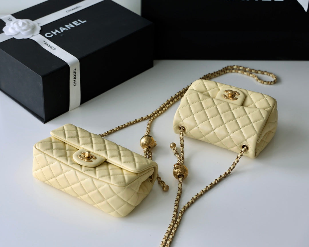 FLAP BAG 17CM YELLOW LAMBSKIN GOLD HARDWARE
