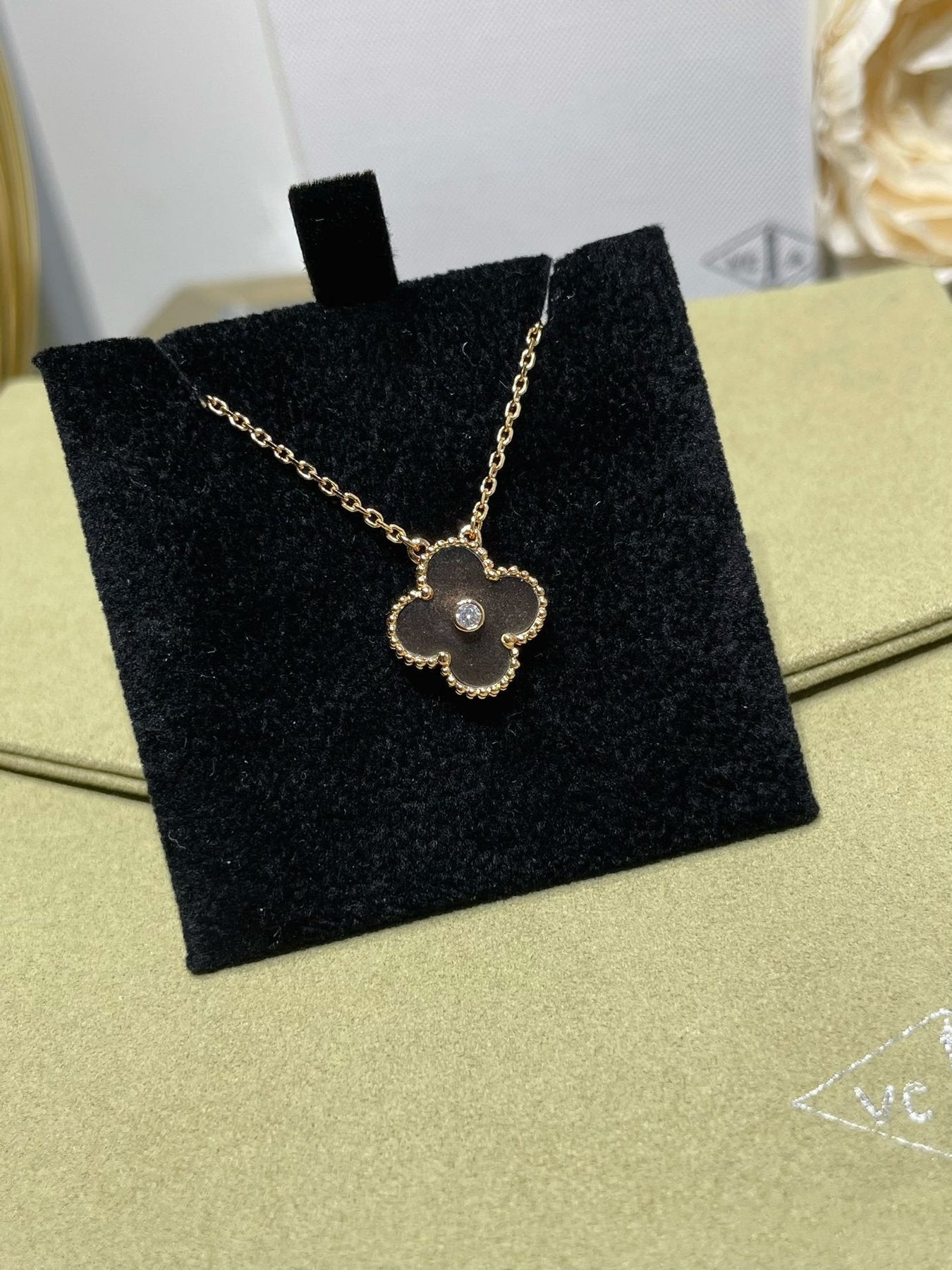 CLOVER GREY MOP DIAMOND PINK GOLD NECKLACE