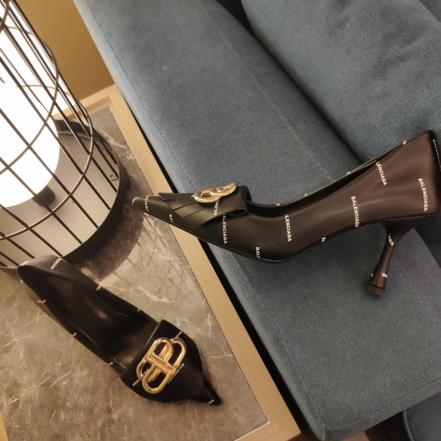 POINTED TOE PUMPS BLACK WITH LOGO PRINT SMOOTH CALFSKIN