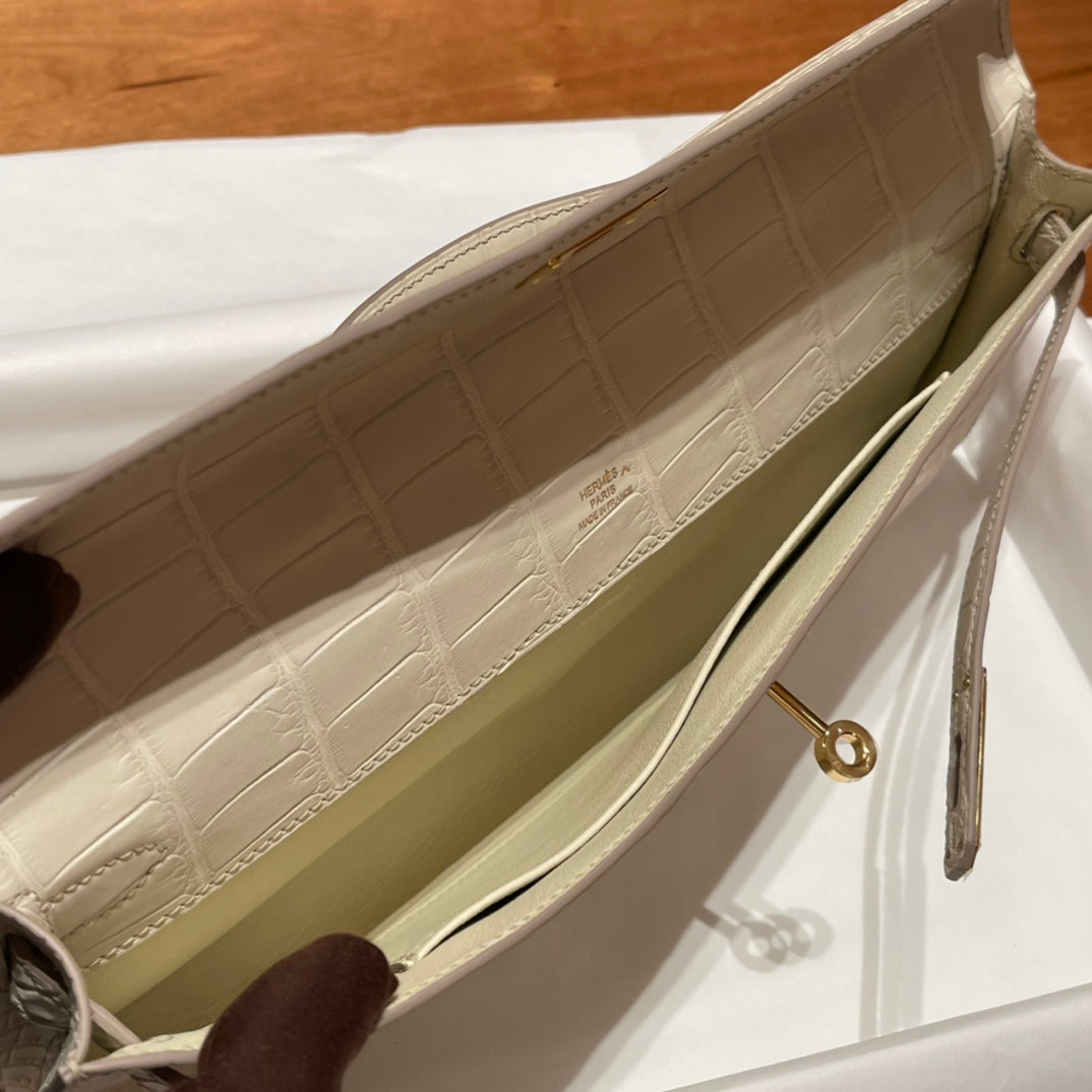 KELLY CUT 31 IN WHITE CREAM ALLIGATOR LEATHER WITH GOLD HARDWARE