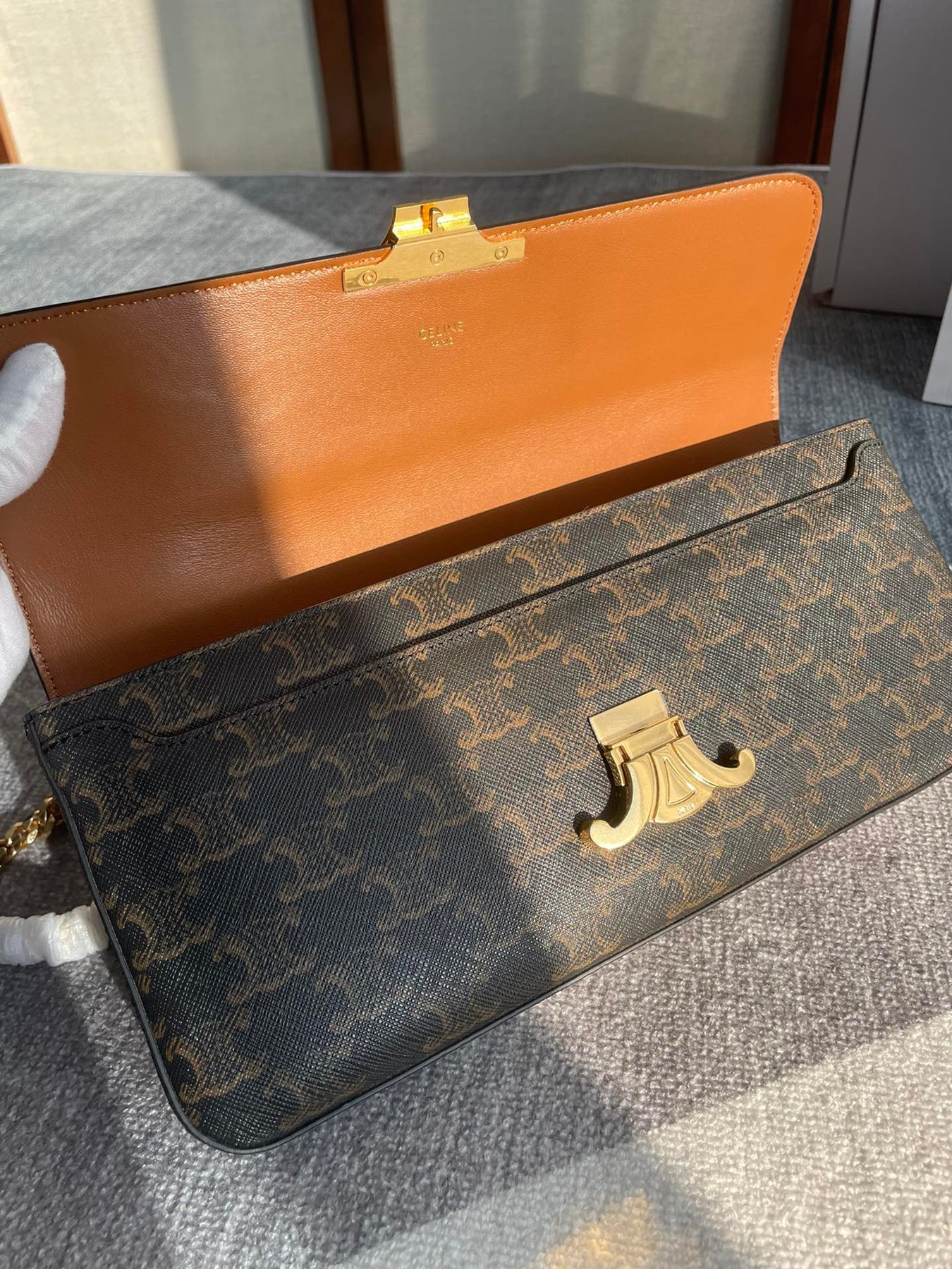 CHAIN SHOULDER BAG CLAUDE 33 IN BLACK TRIOMPHE CANVAS GOLD HARDWARE