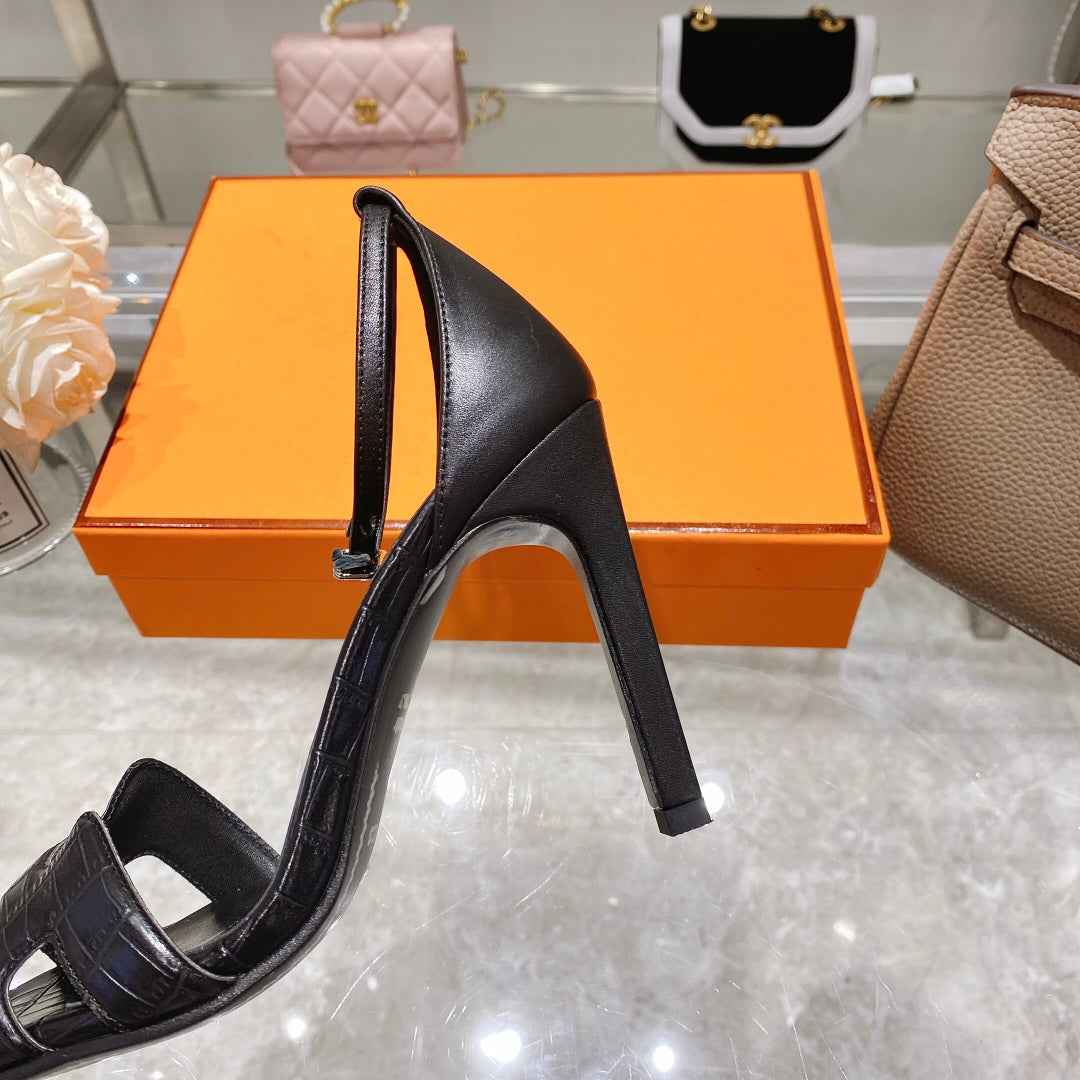 PREMIERE 105 SANDAL IN BLACK CALFSKIN