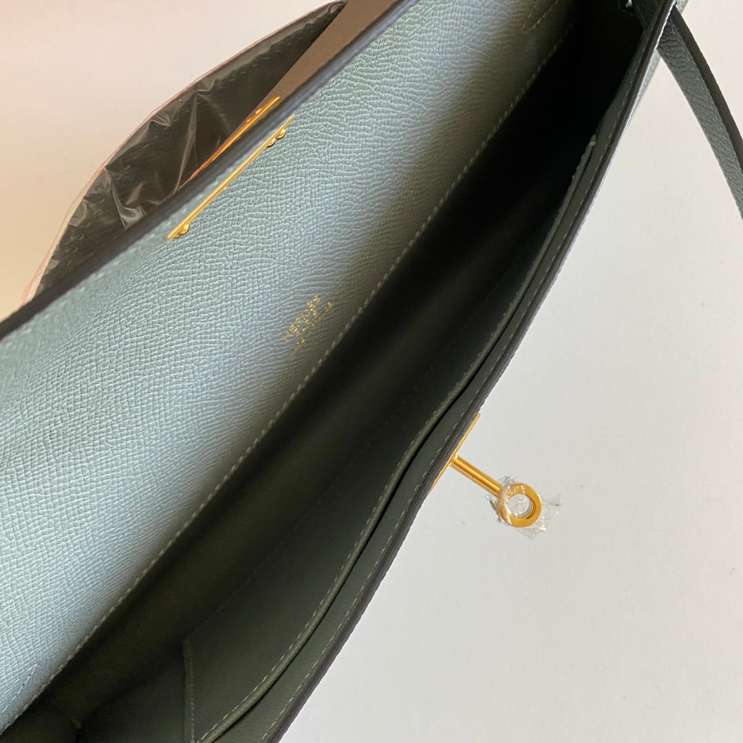 KELLY CUT 31 IN SEAFOAM GREEN CALFSKIN WITH GOLD HARDWARE
