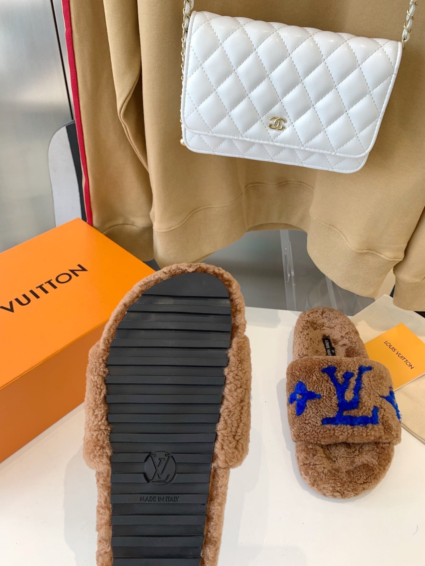 LV WOMEN'S PASEO FLAT SLIPPER IN BROWN FLEECE WITH BLUE LOGO