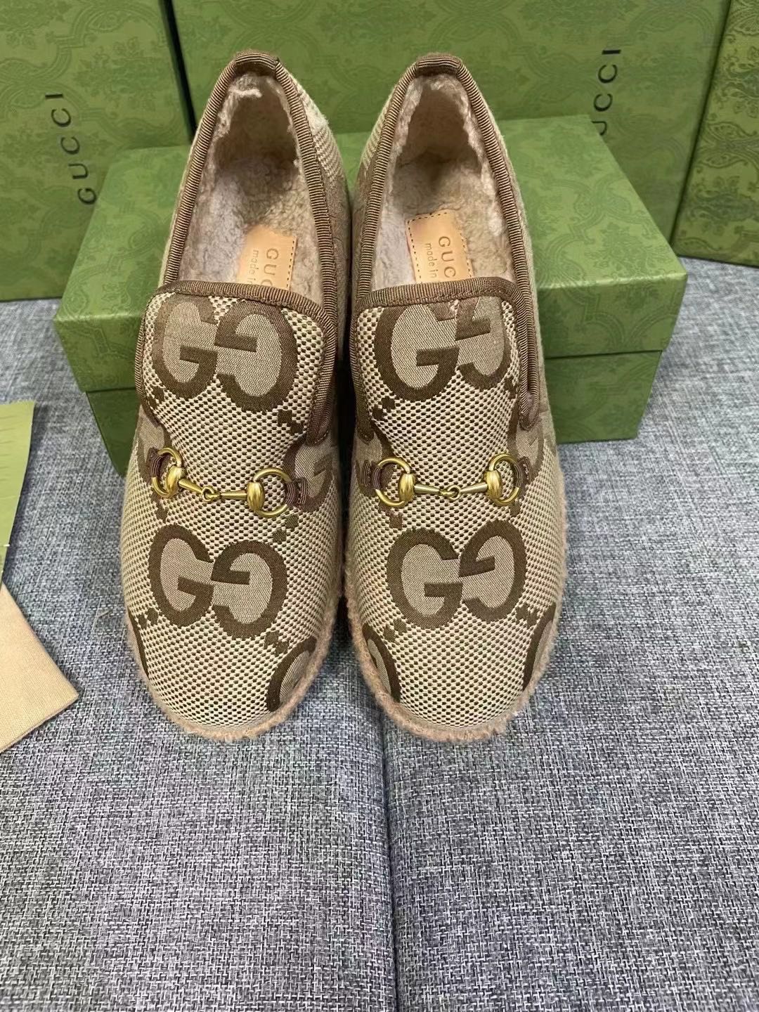 GG HORSEBIT LOAFER IN ECRU BEIGE WOVEN FABRIC AND WOOL MIX LAMB FUR LINING