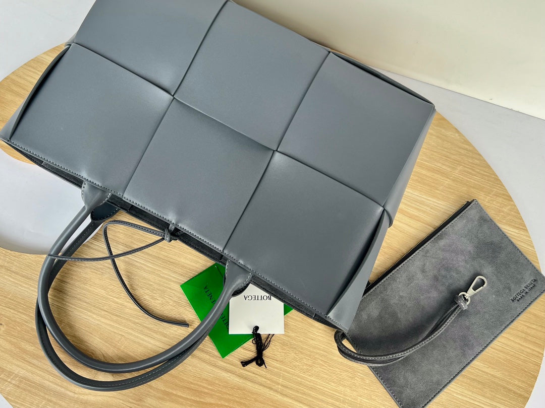 ARCO TOTE 36 IN TROUT GRAY CALFSKIN