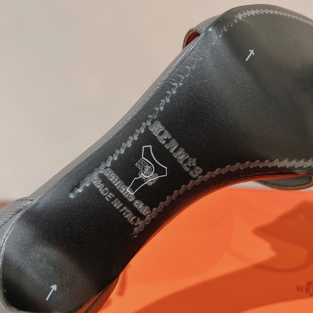 PREMIERE 105 SANDAL IN DARK GRAY CALFSKIN