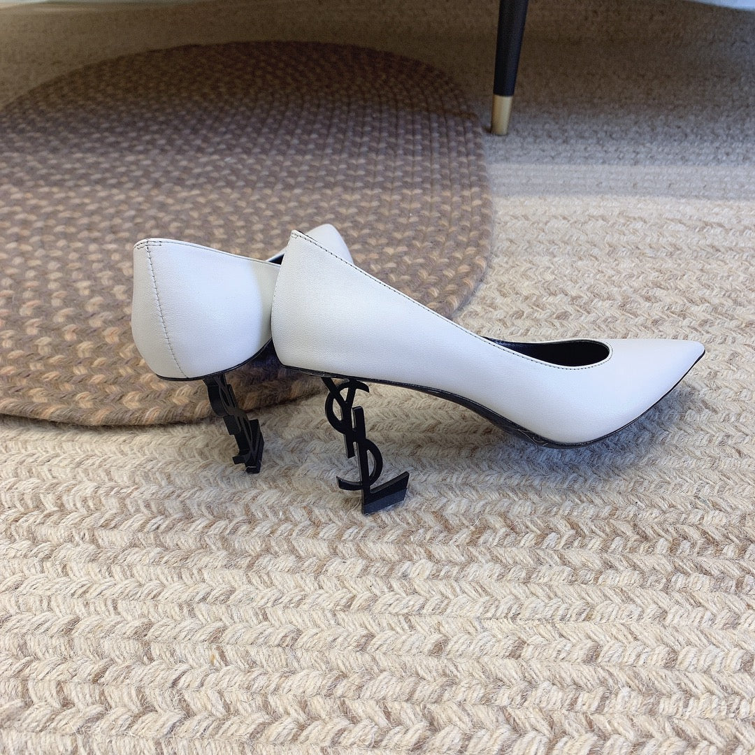 OPYUM BLACK HEEL PUMPS IN WHITE SMOOTH LAMBSKIN