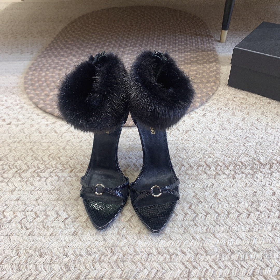HIGH HEEL SANDAL IN BLACK POLISHED CALFSKIN AND MINK FUR