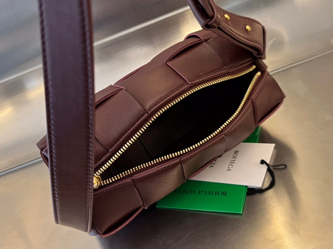 BRICK CASSETTE 28 IN WINE RED CALFSKIN