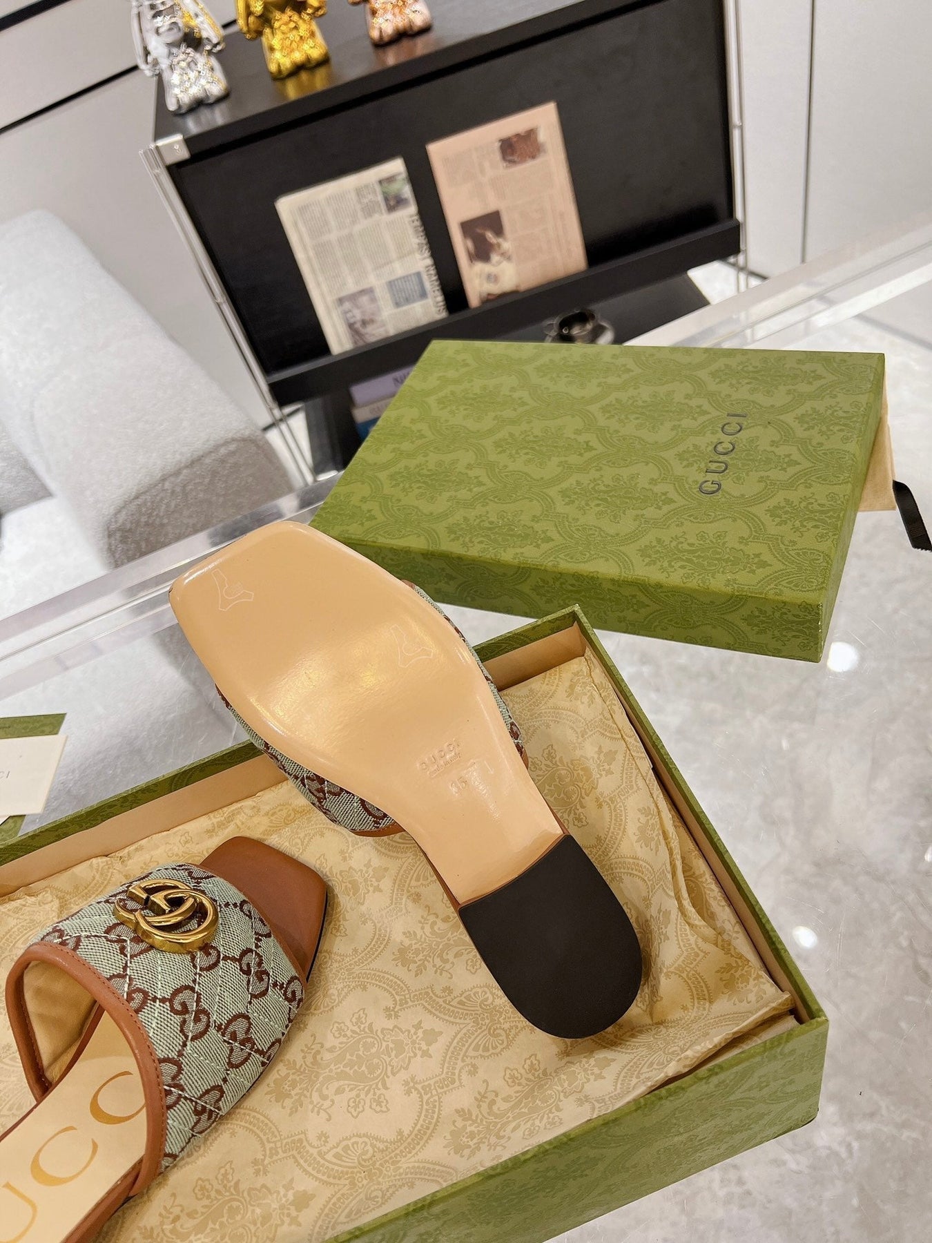 GG EXCLUSIVE SLIDE SANDAL CARAMEL AND GRAY FABRIC