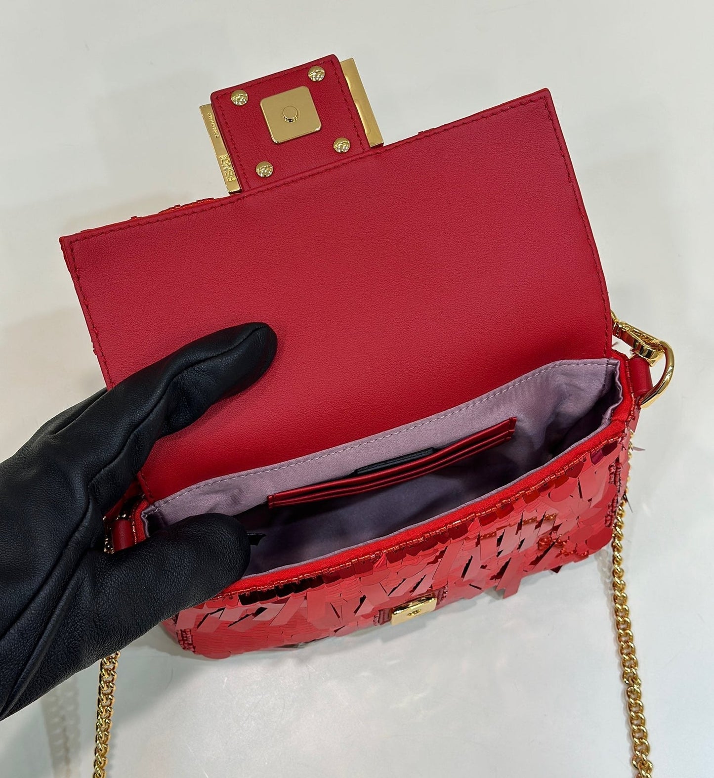 BAGUETTE MINI 19 IN RED SEQUINS GOLD HARDWARE