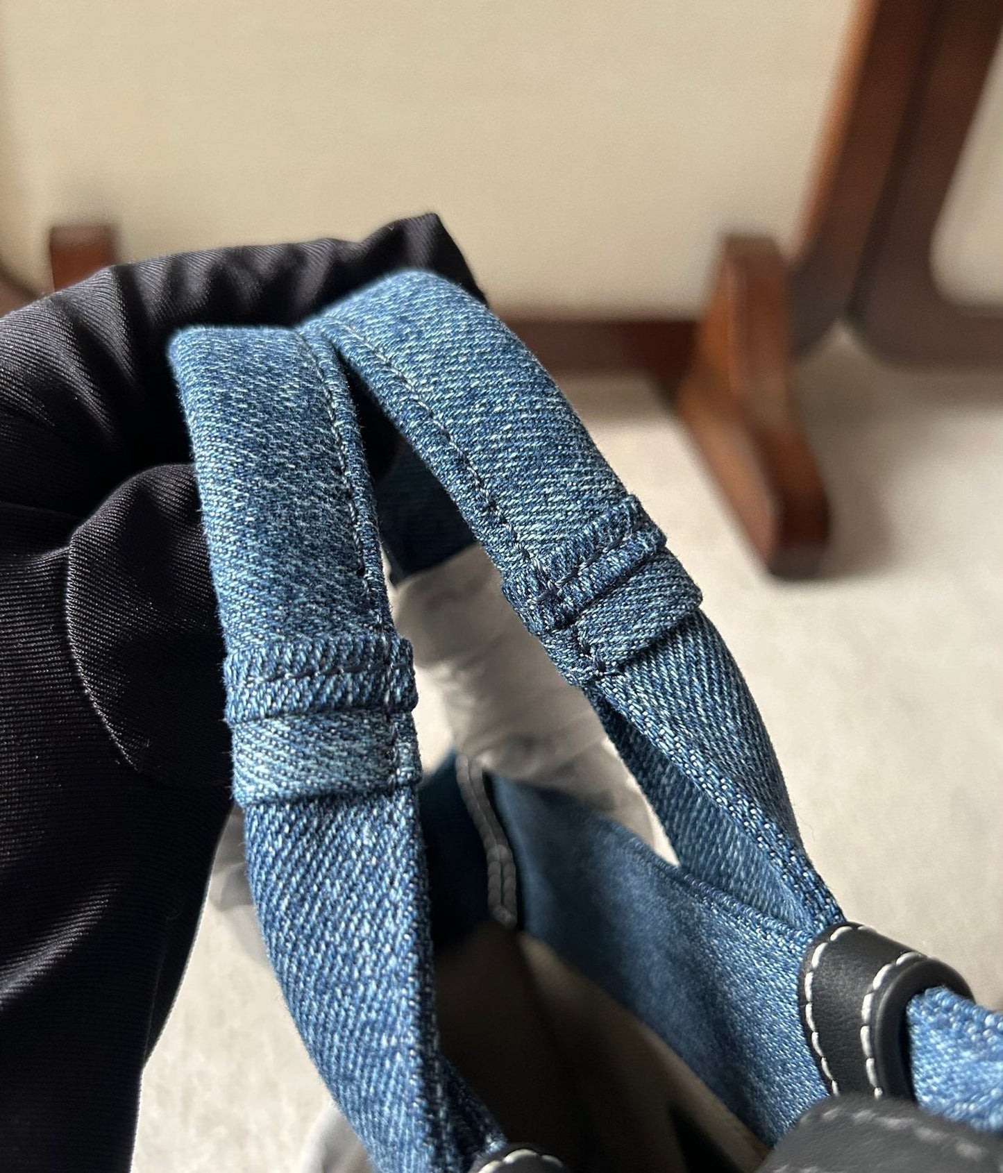 MINI WOODY TOTE BAG 20 IN BLUE DENIM BLACK CALFSKIN