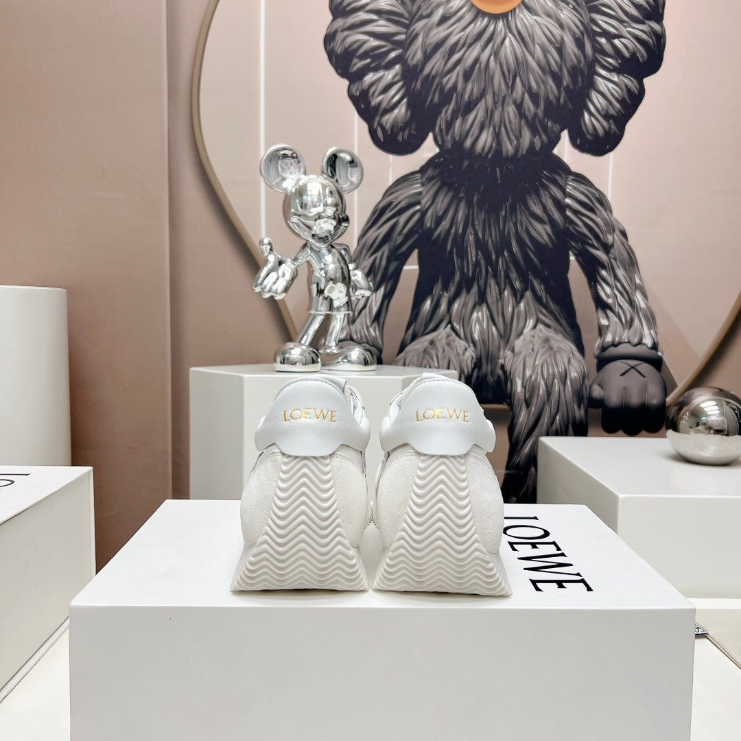 FLOW RUNNER SNEAKER IN WHITE SUEDE AND SHEEPSKIN