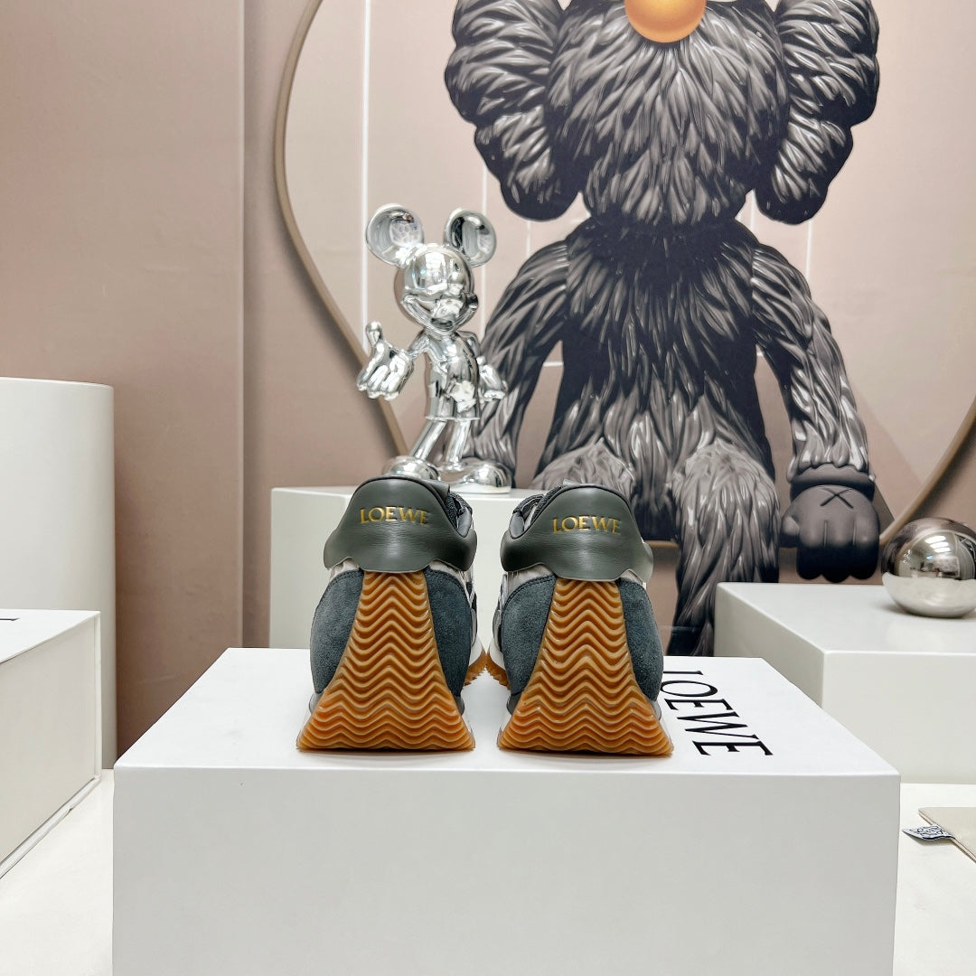 FLOW RUNNER SNEAKER IN SLATE GRAY SUEDE AND PALE GRAY SHEEPSKIN