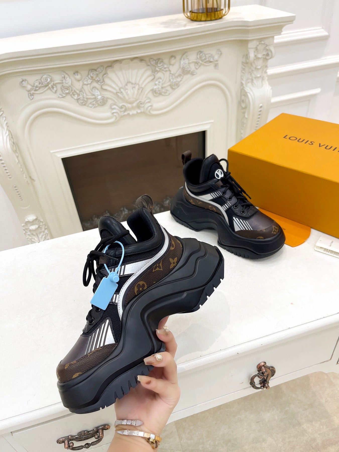 LV ARCHLIGHT 2.0 PLATFORM SNEAKER IN BLACK MIX OF MATERIALS