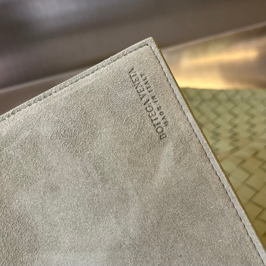 MEDIUM SOLSTICE 44 SARDINE GREY LAMBSKIN