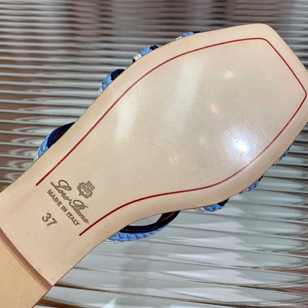 LP SPRIGHTLY CHARMS FLAT SANDAL SKY CALFSKIN