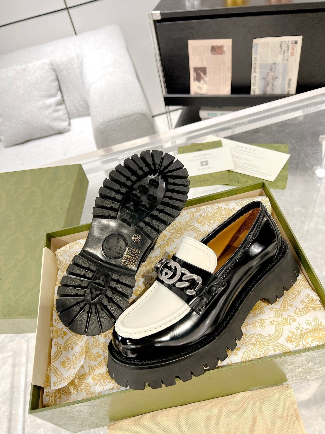 GG LOAFER WITH GG CHAINS GLOSSY BLACK AND WHITE CALFSKIN