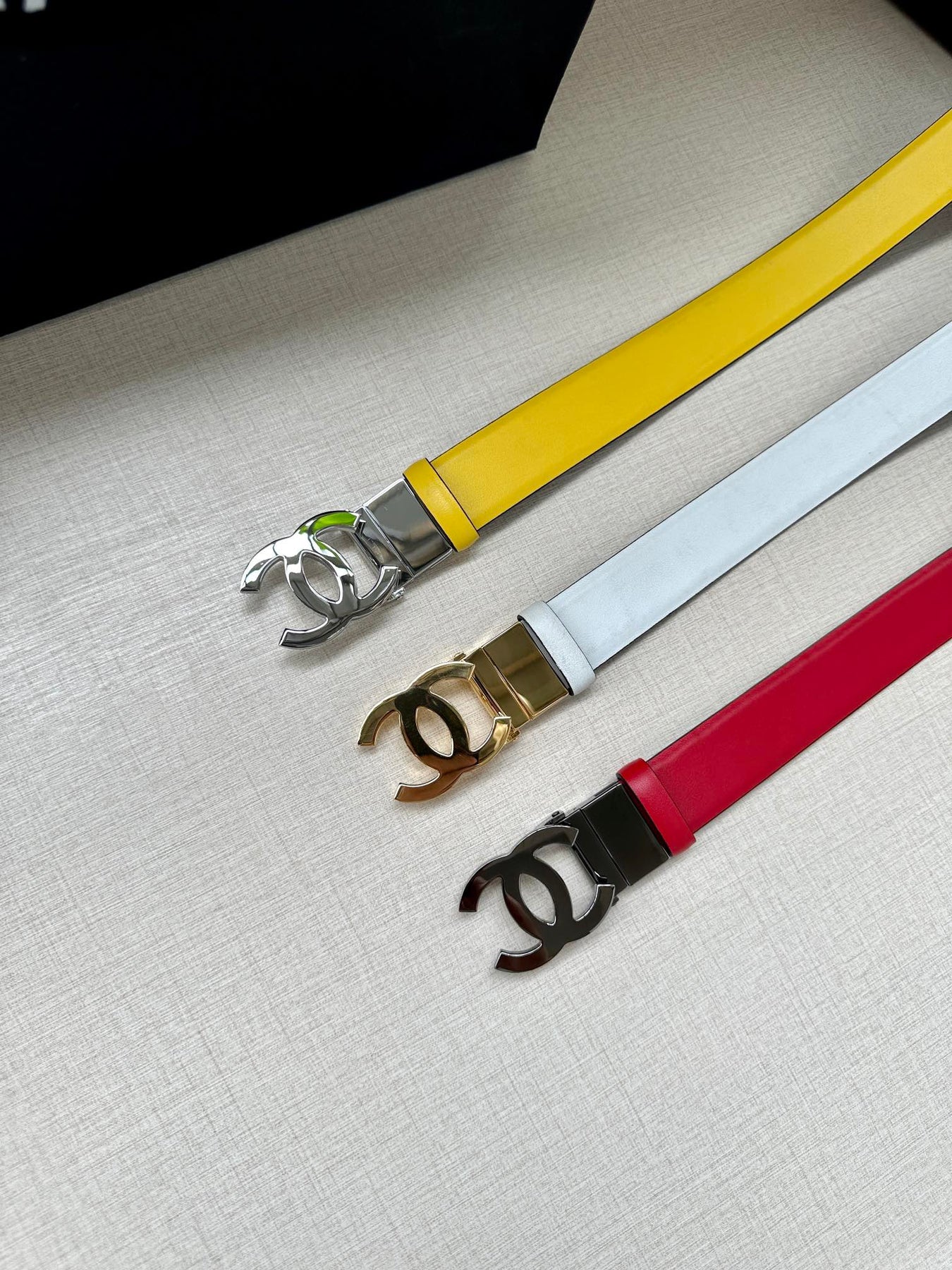 CC 30MM BELT IN BRIGHT YELLOW AND BLACK CALFSKIN WITH GOLD HARDWARE