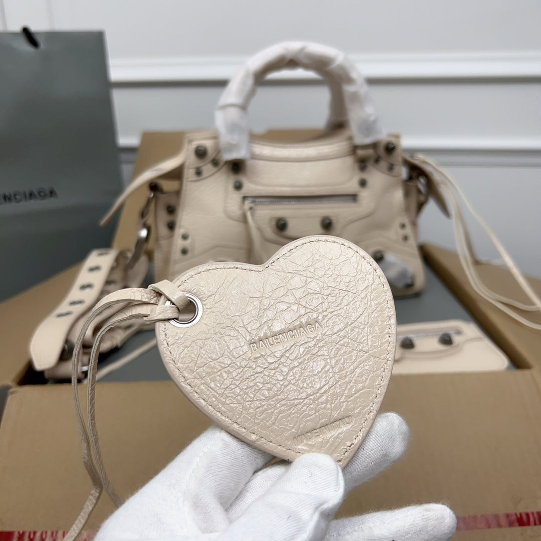 NEO CAGOLE 26 IN BEIGE LAMBSKIN