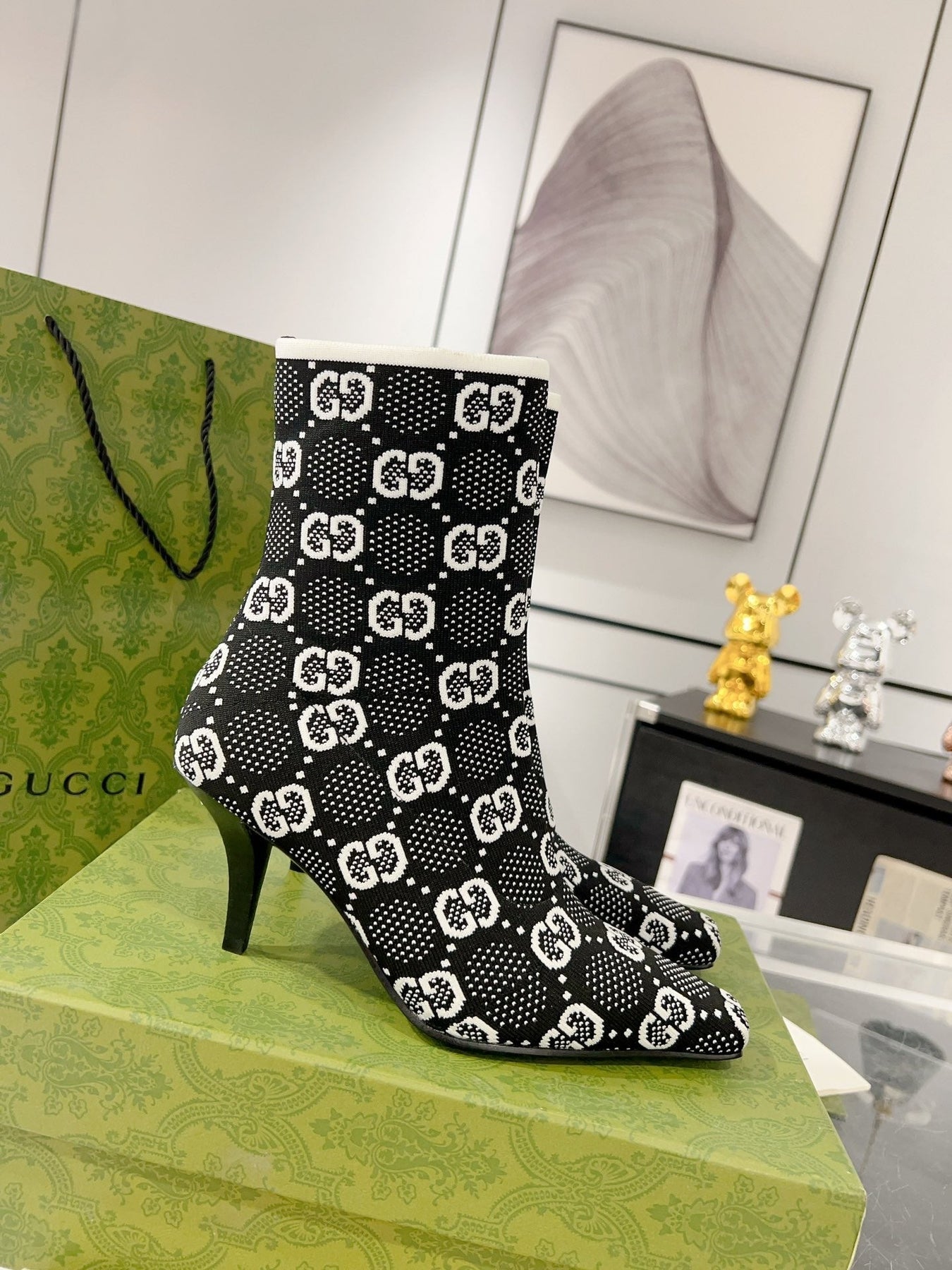 ANKLE BOOTS IN BLACK MIX WHITE KNITTED FABRIC WITH RETRO STYLE