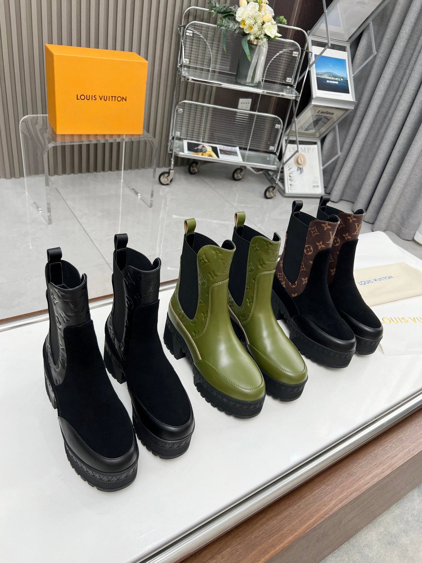 LV WOMEN SHORT BOOT IN DARK OLIVE GREEN CALFSKIN