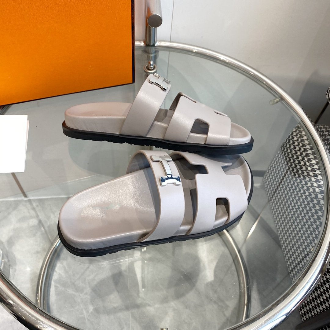 Chypre Sandal Gray Leather