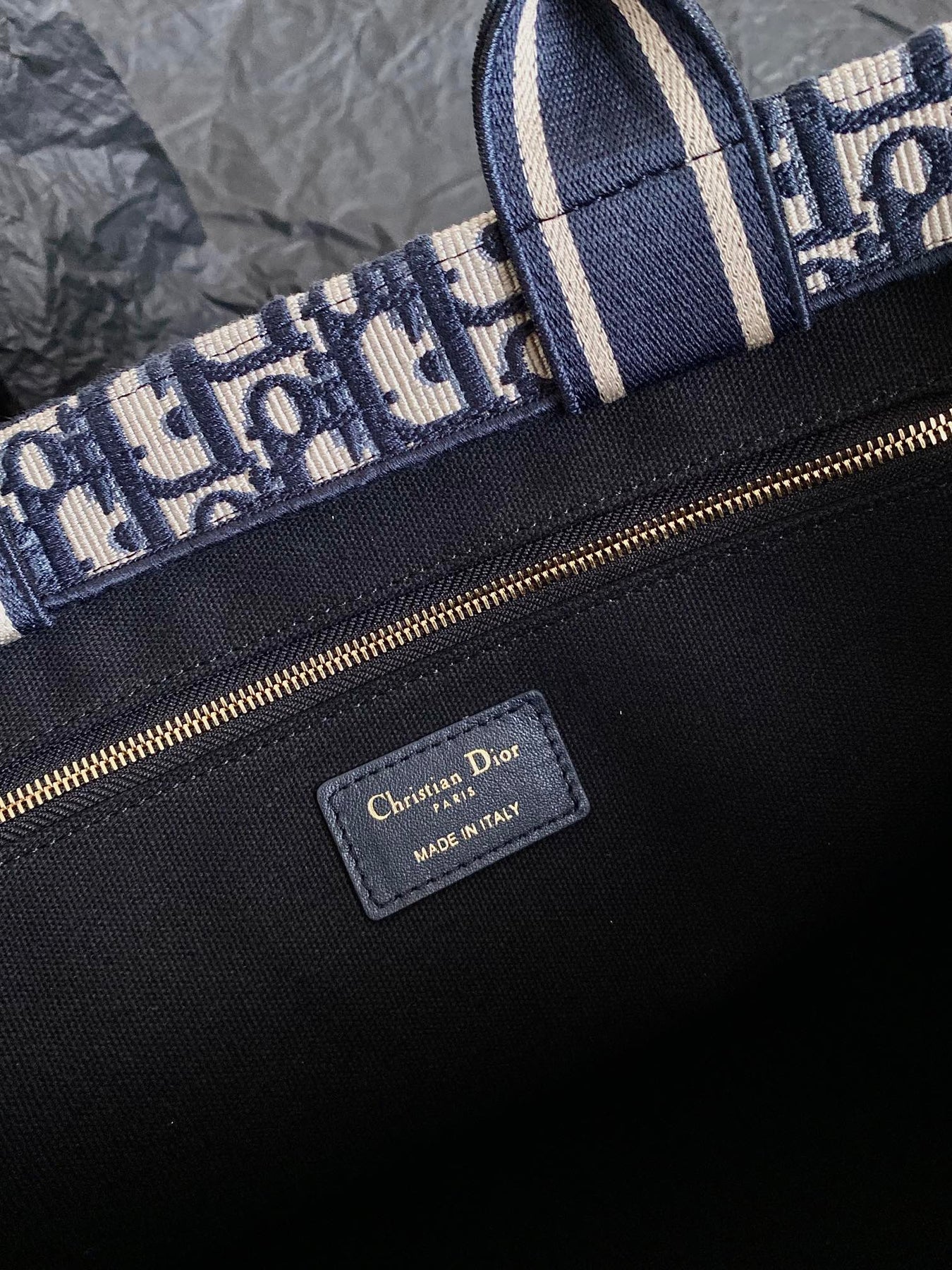 MEDIUM BOOK TOTE 36 BLUE OBLIQUE EMBROIDERY