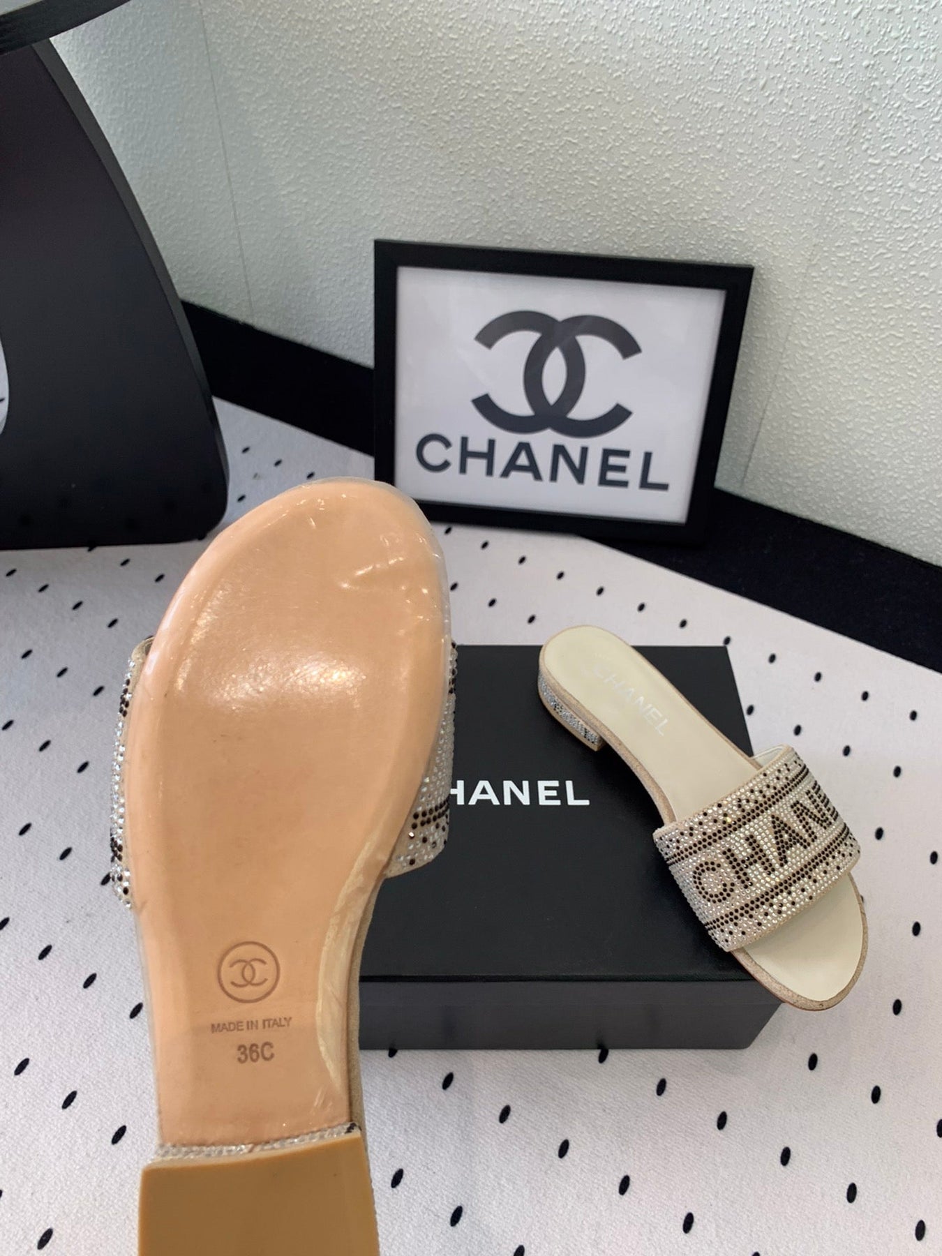 CC RHINESTONE LETTER SLIPPERS BEIGE LAMBSKIN