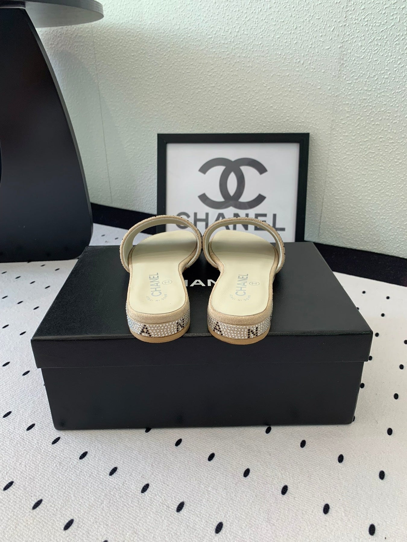 CC RHINESTONE LETTER SLIPPERS BEIGE LAMBSKIN