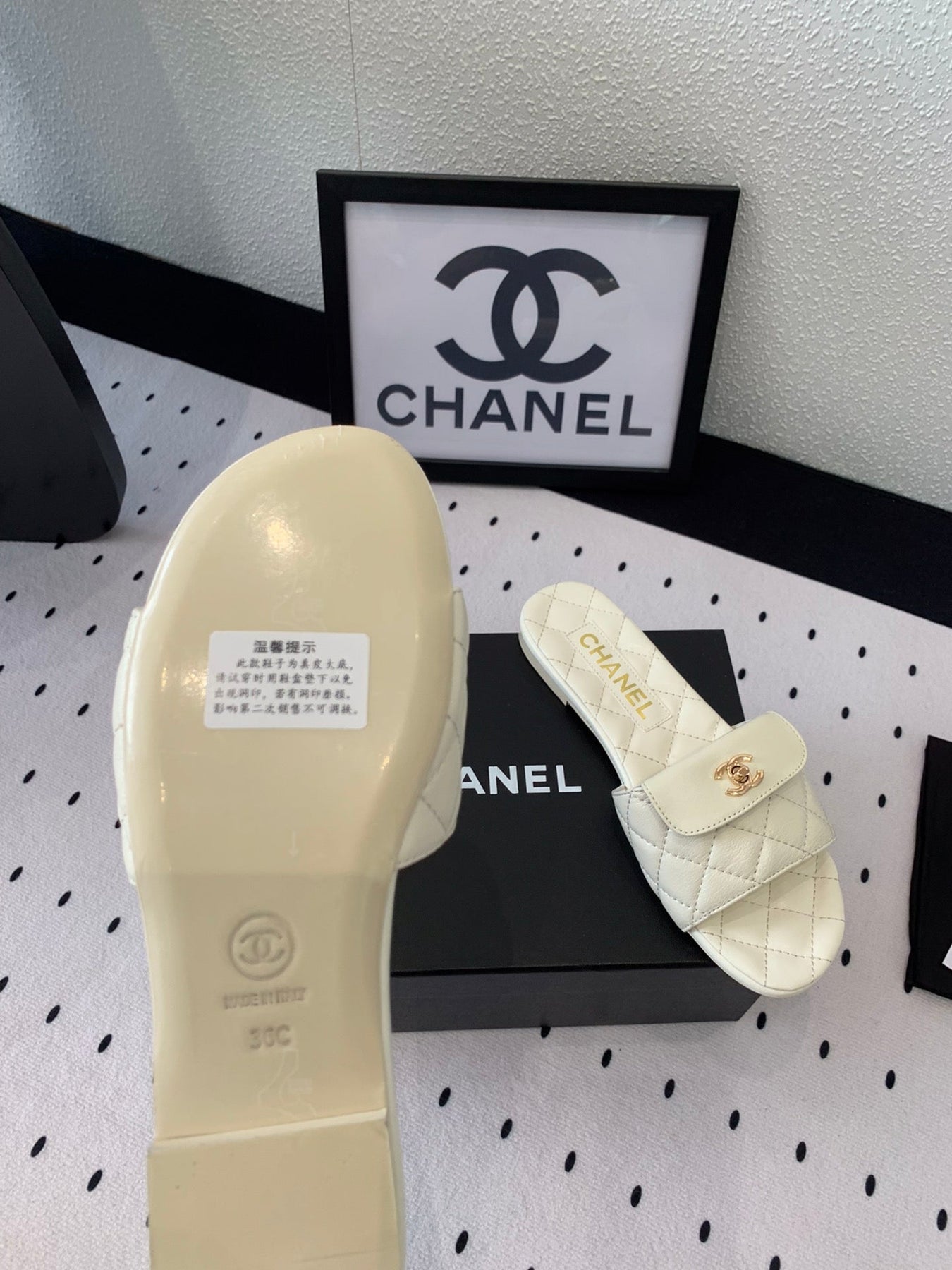 CC SLIPPERS IN WHITE CALFSKIN