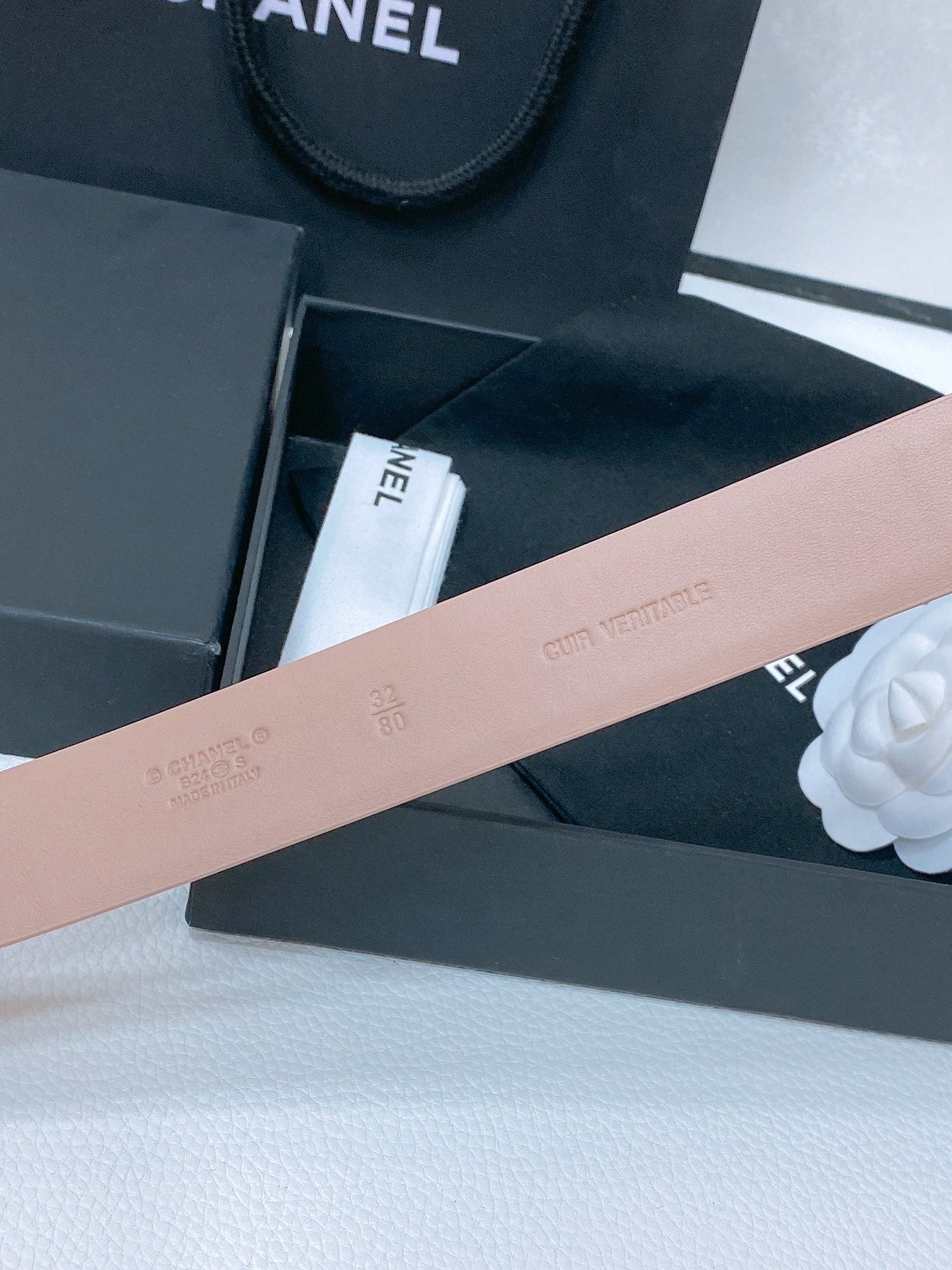 CC BELT 30 MM IN ALMOND BEIGE CALFSKIN PEARL LOGO WITH GOLD HARDWARE