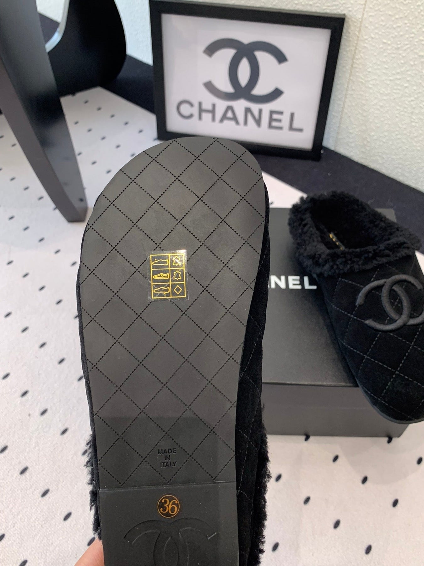 FLAT MULE IN BLACK SUEDE AND LAMB FUR LINING