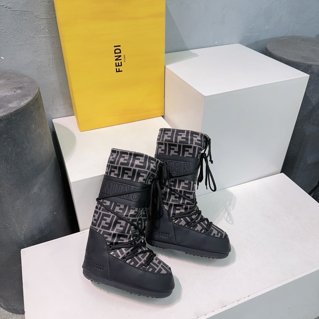FF MOTIF MOON BOOTS IN CEDAR BROWN MONOGRAM POLYESTER AND RUBBER