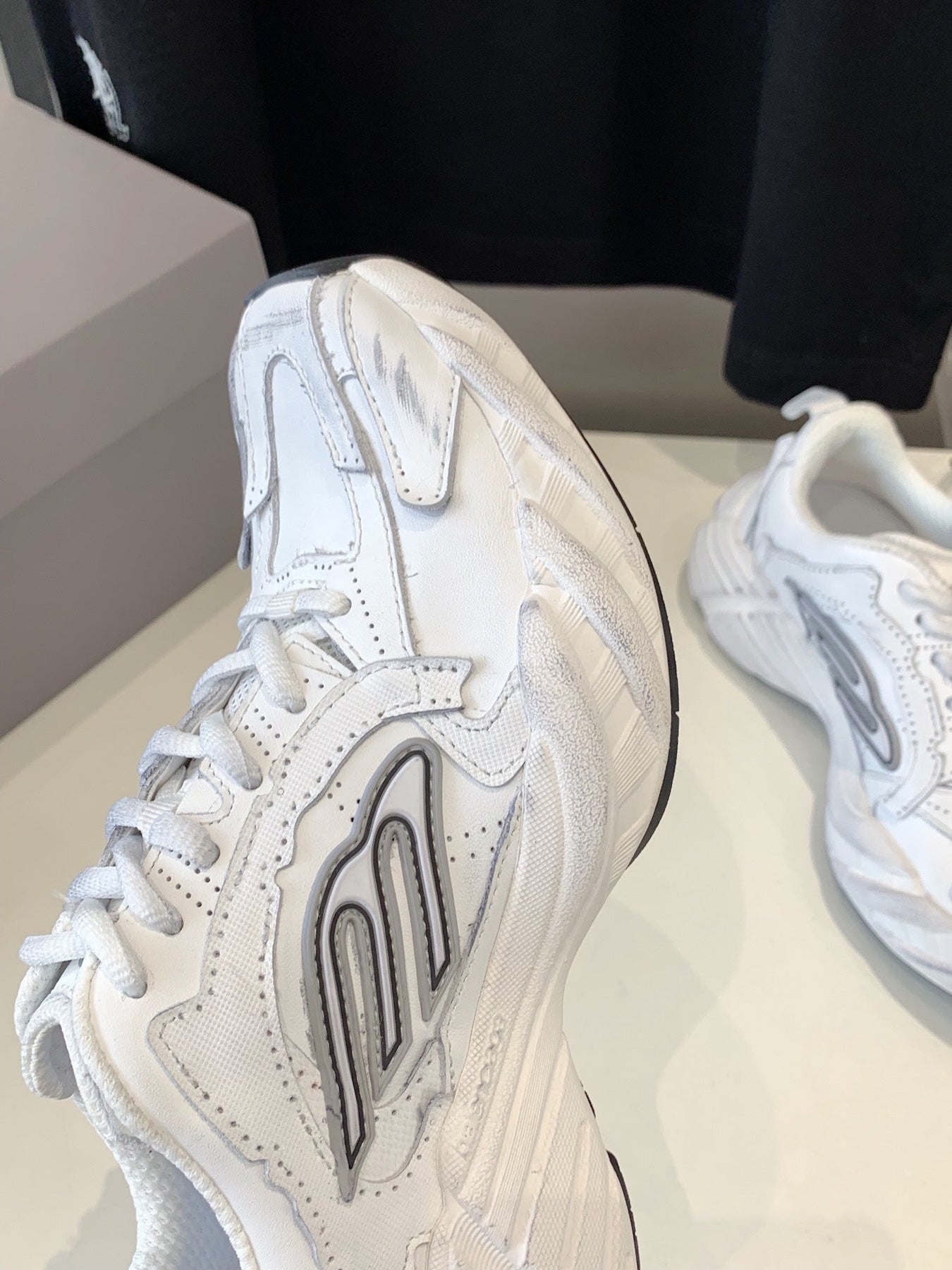 MONDAY SHOE IN WHITE COWSKIN AND POLYESTER