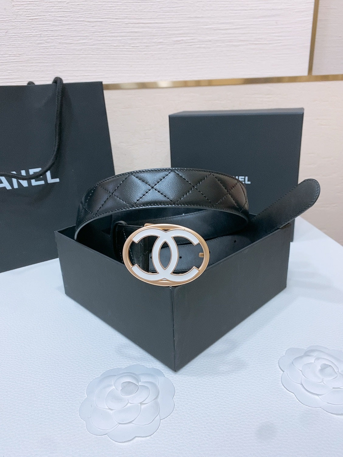 DOUBLE C BELT 38MM IN BLACK QUILTED LAMBSKIN GOLD OVAL BUCKLE CENTERED WHITE LOGO