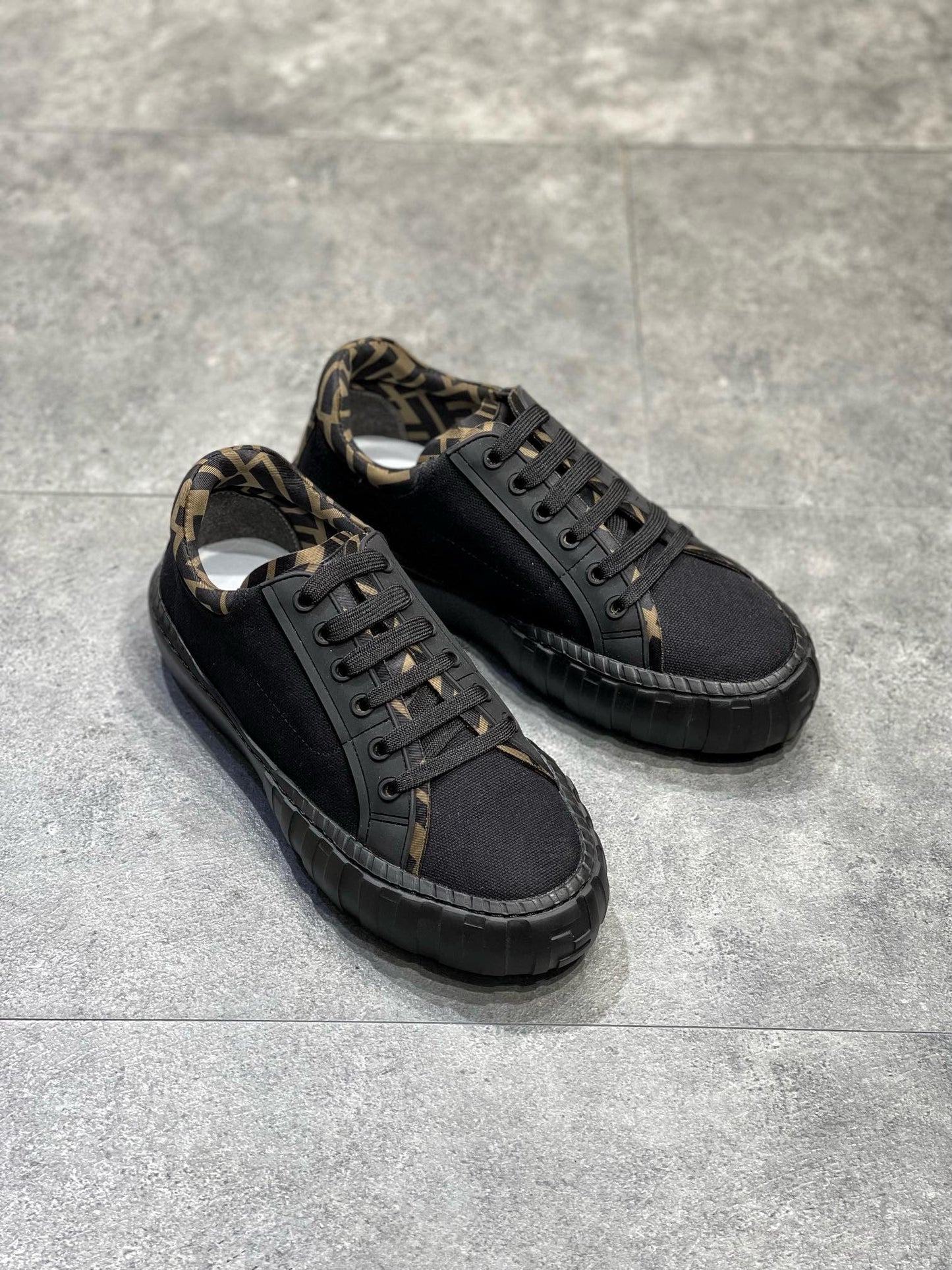 FEN Sneakers