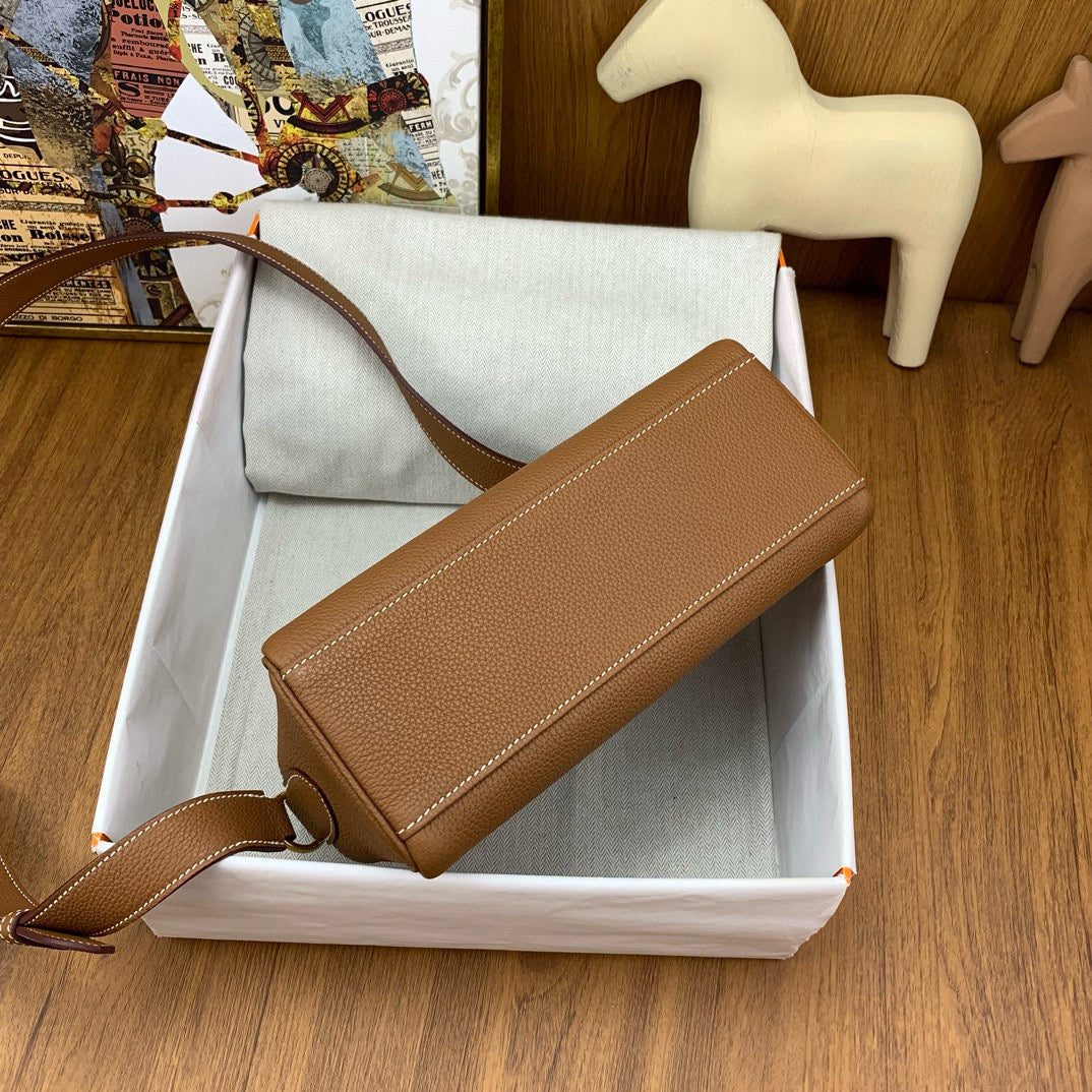 HERM KELLY MESSENGER 25