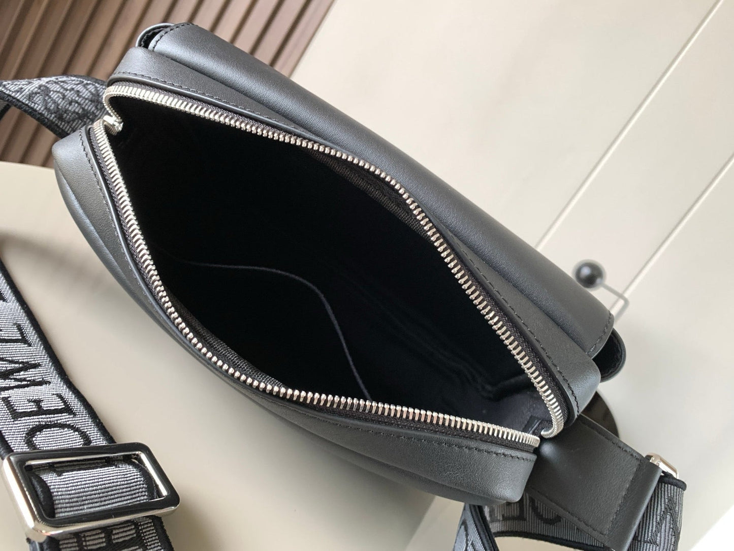 LO Messenger Bag