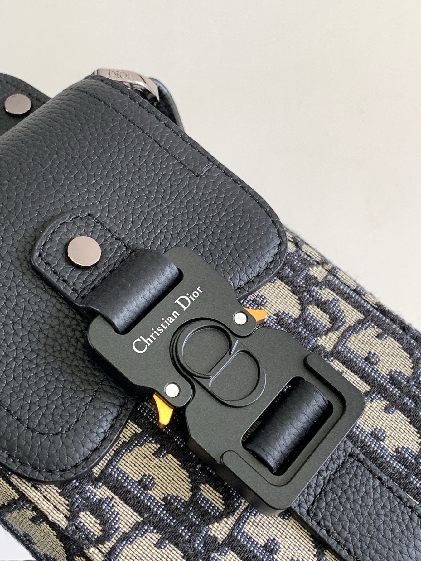 DIO Oblique Sling Bag