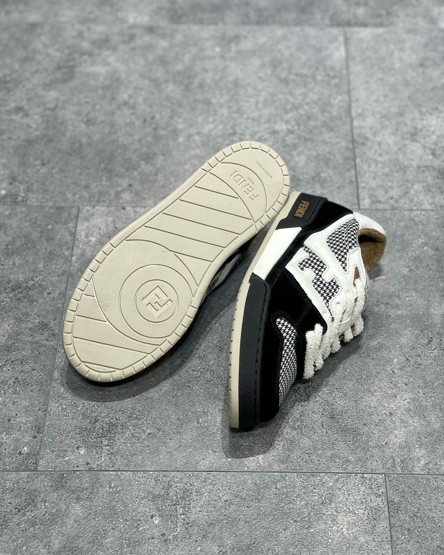 FEN Sneakers