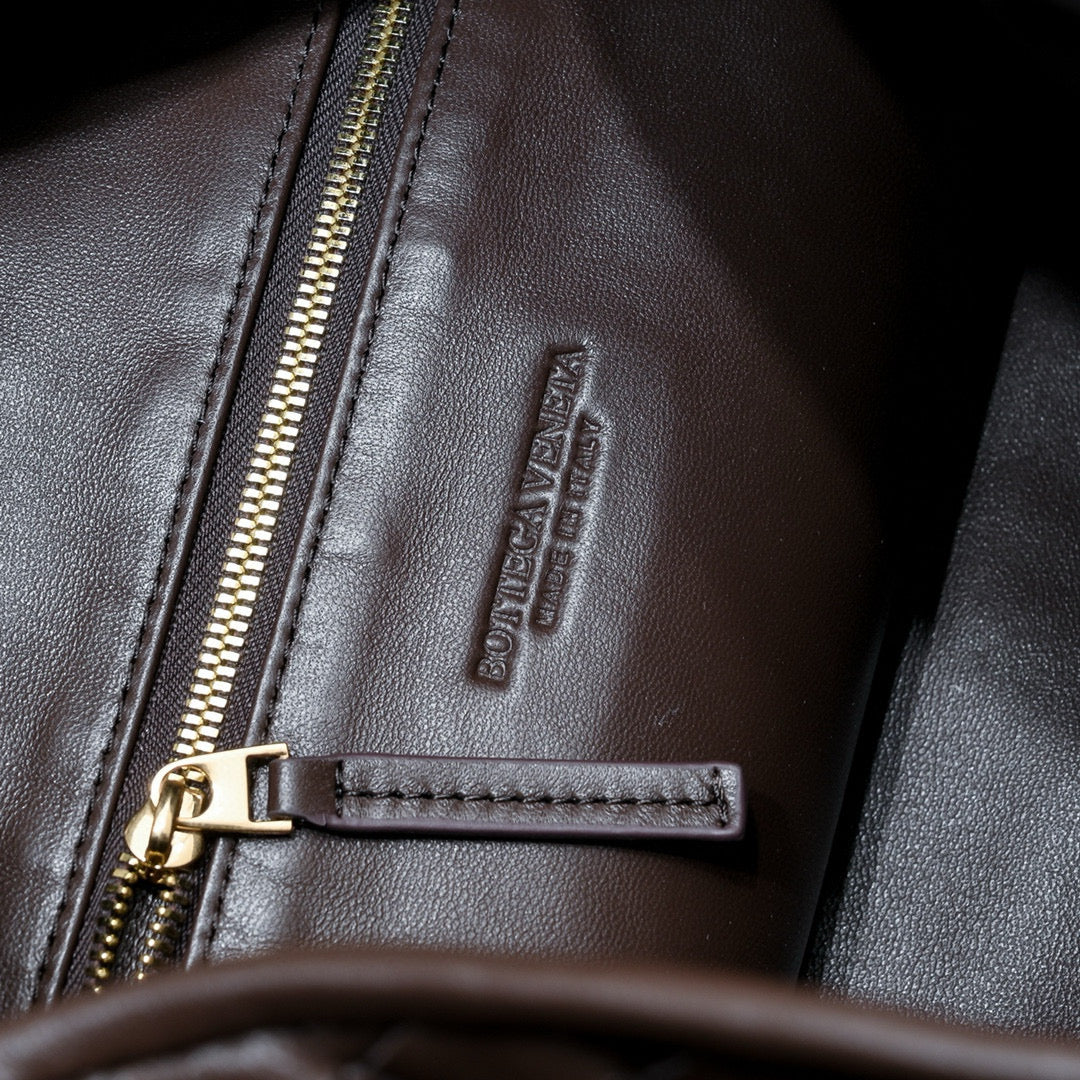 LARGE HOP 54 IN BROWN LAMBSKIN