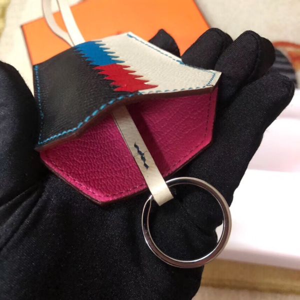 HERM Clochette Cles Grand Tressage Charm In White/Black