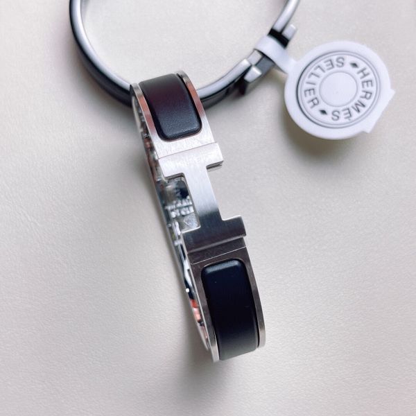 HERM Black Enamel Clic HH Bracelet