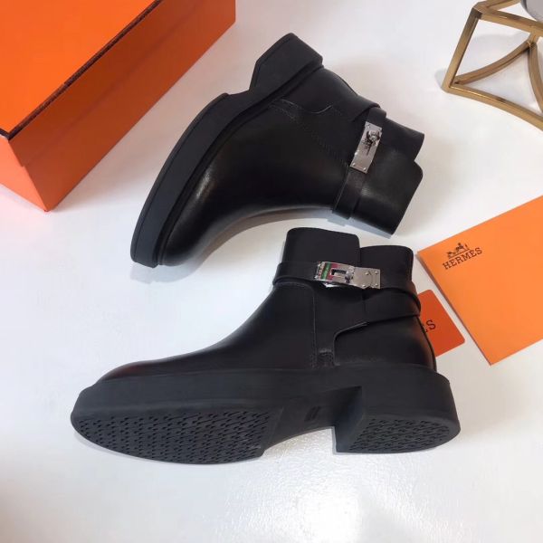 HERM Veo Ankle Boots In Black Calfskin