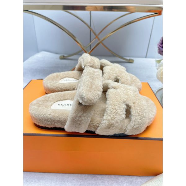 HERM Women's Chypre Sandals In Off White Shearling